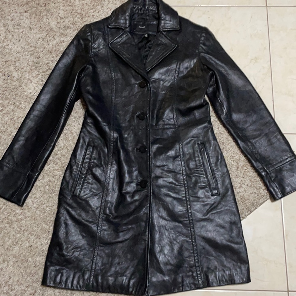 Black Avanti genuine leather jacket size small in excellent condition